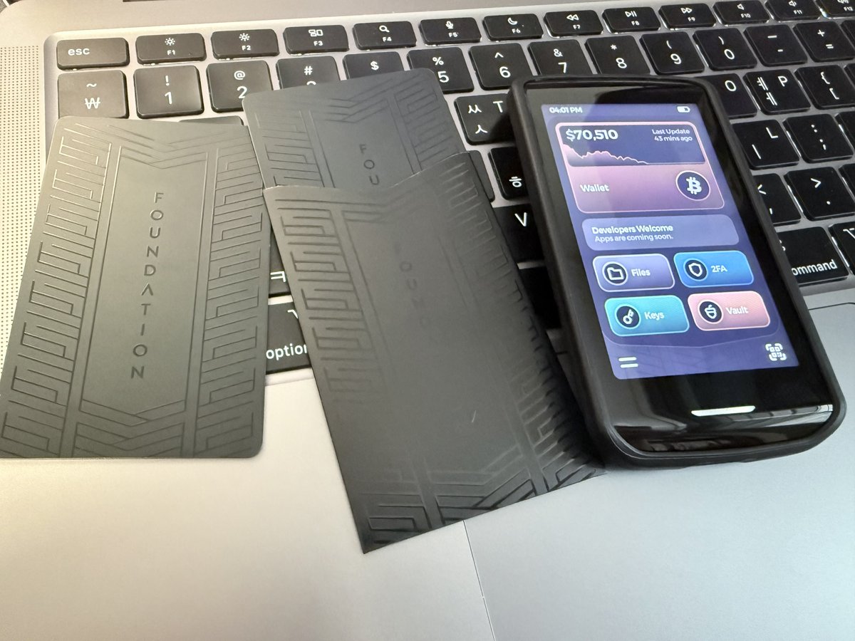 papamoons tweet media