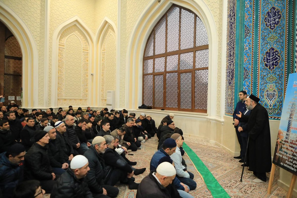 Gəncədə bayram namazı qılınıb

Bu gün ölkənin hər yerində olduğu kimi, Gəncədə də bayram namazı qılınıb.

Sakinlər şəhərin “İmamzadə” kompleksi, “Şah Abbas”, “Şahsevənlər”, “Qırıxlı” və “Qazaxlar” məscidlərində bir araya gələrək bayram namazı qılıblar.