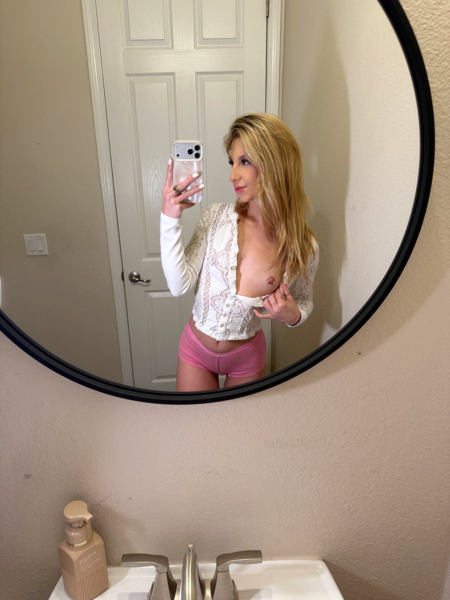 cheerleaderkait 📍XBIZ Miami May 11-14 tweet media