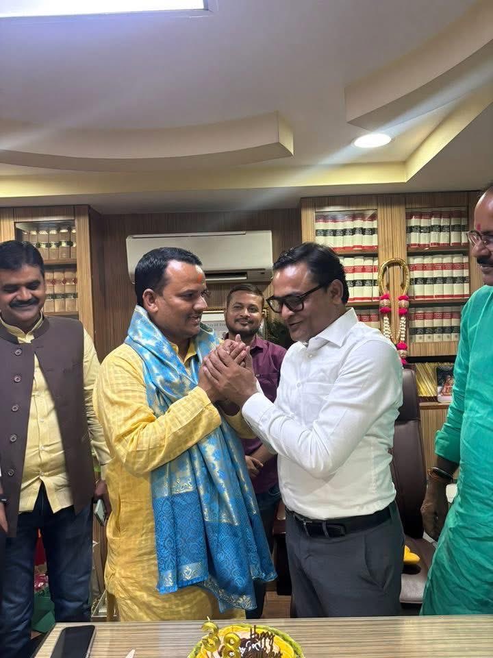 सुप्रीम कोर्ट बार एसोसिएशन सचिव रहे, अधिवक्ता श्रीमान रोहित पांडेय जी को जन्मदिन की हार्दिक बधाई!🪴

माँ बाराही देवी जी से प्रार्थना है, सपरिवार सदैव स्वस्थ एवं प्रसन्न रहें, पारिवारिक, आध्यात्मिक, सामाजिक, एवं विधि क्षेत्र में उन्नति व सम्मान प्राप्त करें।🚩

॥मंगल कामनाओं