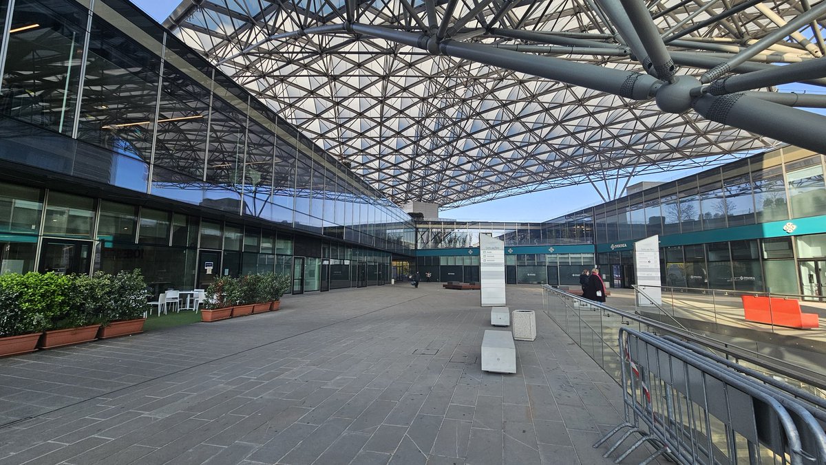 oɹpuɐssǝl∀ tweet media