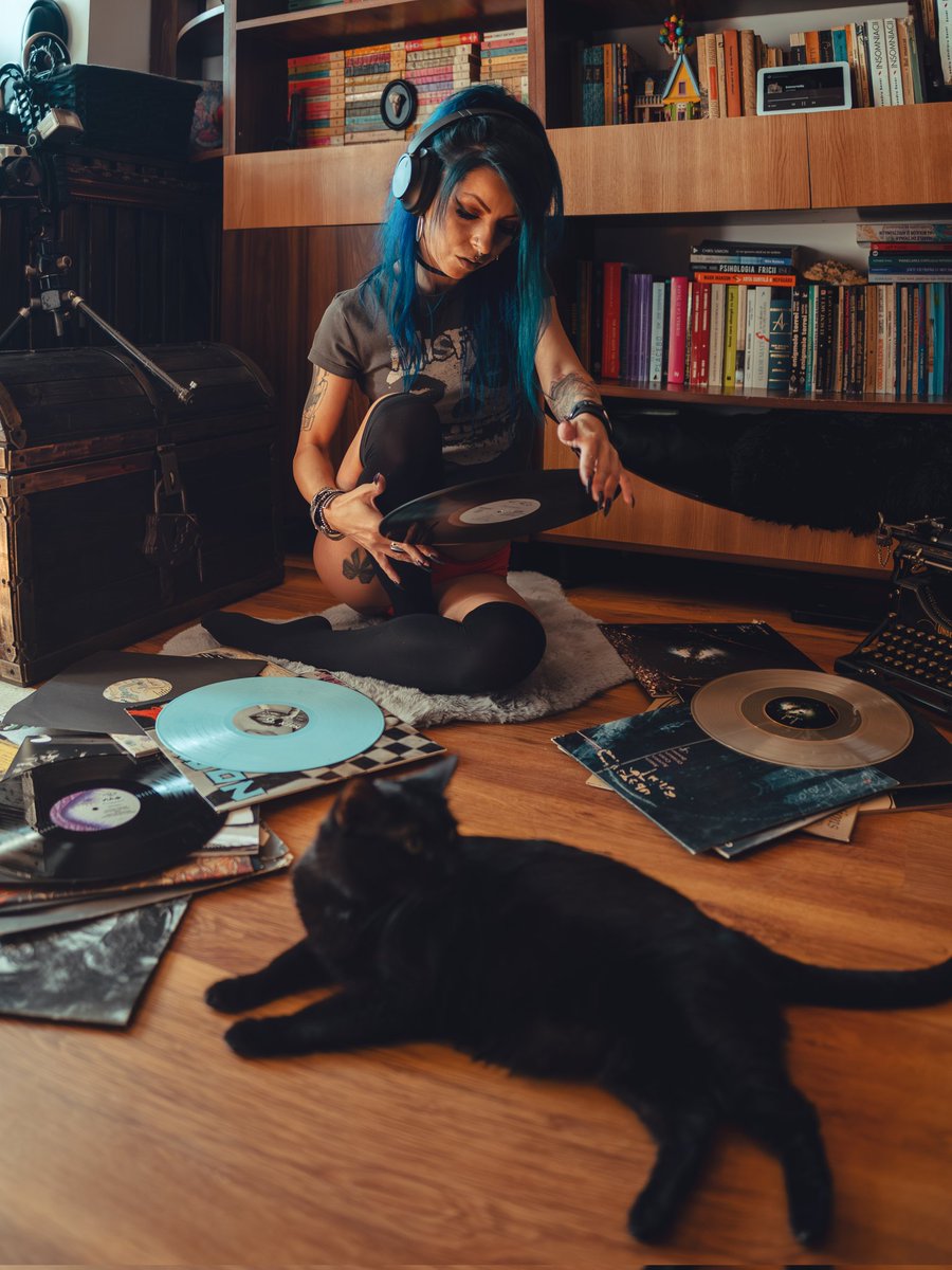 Pixie After Dark tweet media