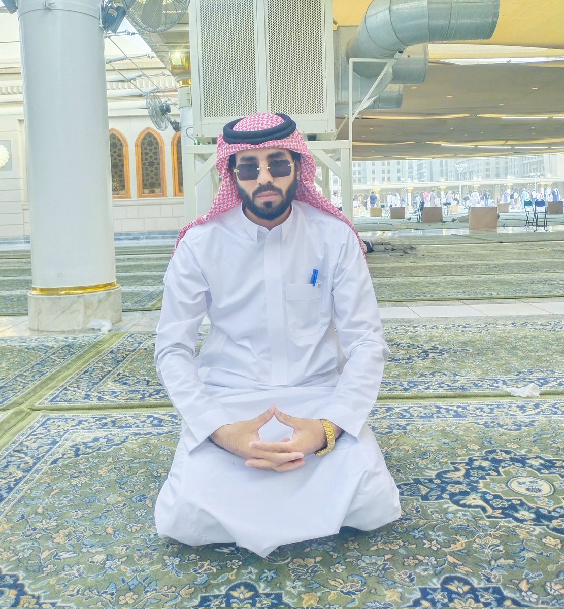عيد الفطر مبارك، تقبل الله منا ومنكم صالح الأعمال وجعل أيامكم مليئة بالخير والبركات🤲

أسأل الله أن يمنّ على كل محتاجٍ ومسكين، يتيمٍ وأرملة، مريضٍ ومعوّق، أسيرٍ ومحتاج، وأن يرفع عن كل مكروبٍ ويخفف عن كل معذبٍ، ويغمر قلوبنا برحمته، ويجعلنا عوناً لكل ضعيفٍ ومظلوم، 
مسرور سٰحَر