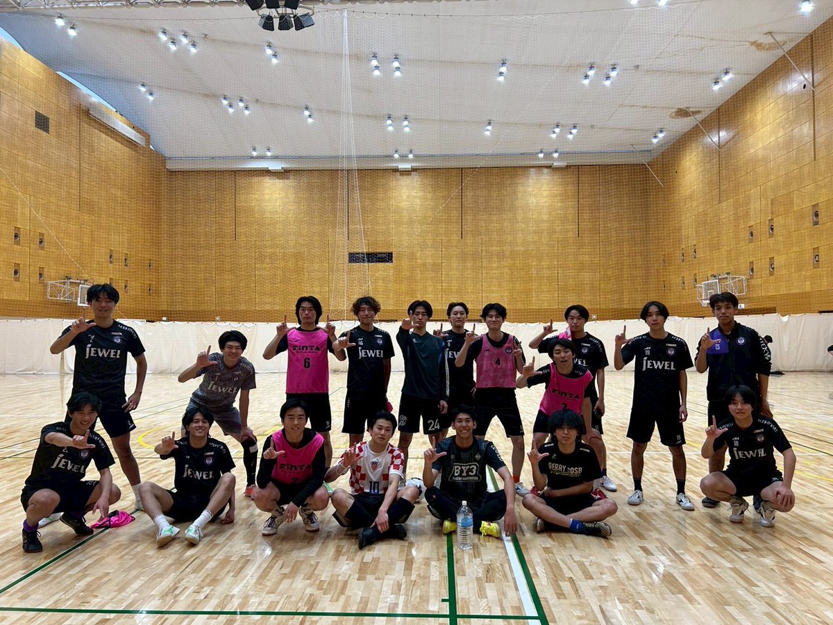 rikkyo_regalo's tweet photo. 【活動報告】
2026.3.20（金） TR

本日の練習では、LISEMのりくさん(@0727Riku7 )が特別ゲストとして参加してくれました！
りくさん、ご参加いただきありがとうございました！
⁡
 #春から立教 #立教 #立教大学 #立教フットサル #フットサル #lisem #lisemりく #森保陸 https://t.co/iKd9ULImer