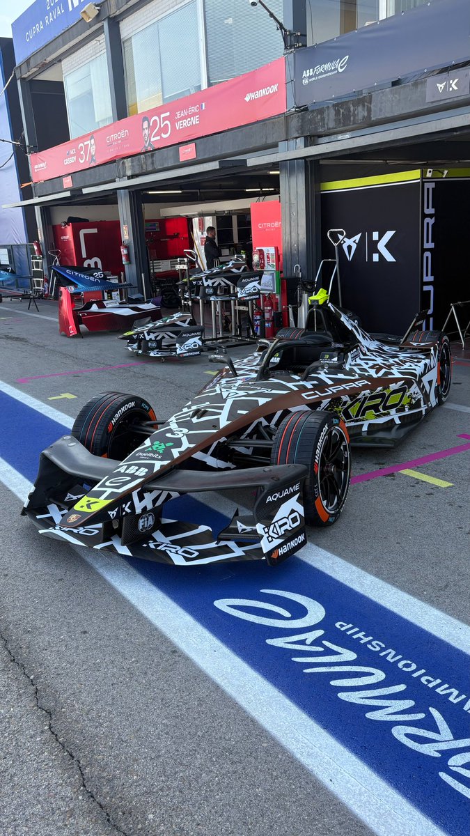 hotmeils tweet media