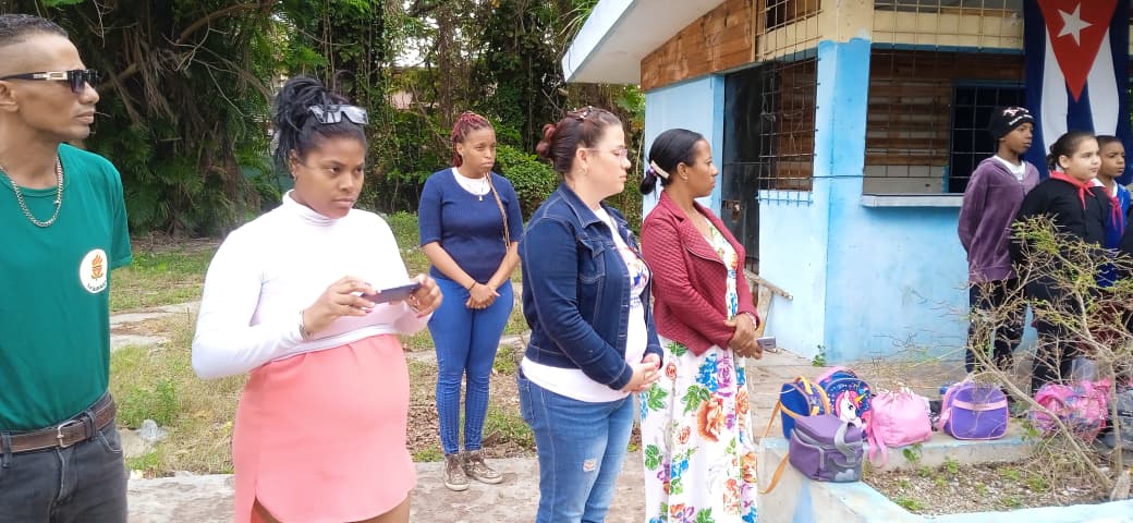 ¡Gran día en la calle! La Dirección Nacional de OPJM acompañó a los pioneros de la Escuela Primaria Mariana Grajales en su actividad de explorador. ¡Aprendizaje y aventura asegurados! <a href="/educacion_el/">Cerro Dirección General de Educación</a> <a href="/DirectEducaHab/">Karenia Marrero Arrechea</a>
