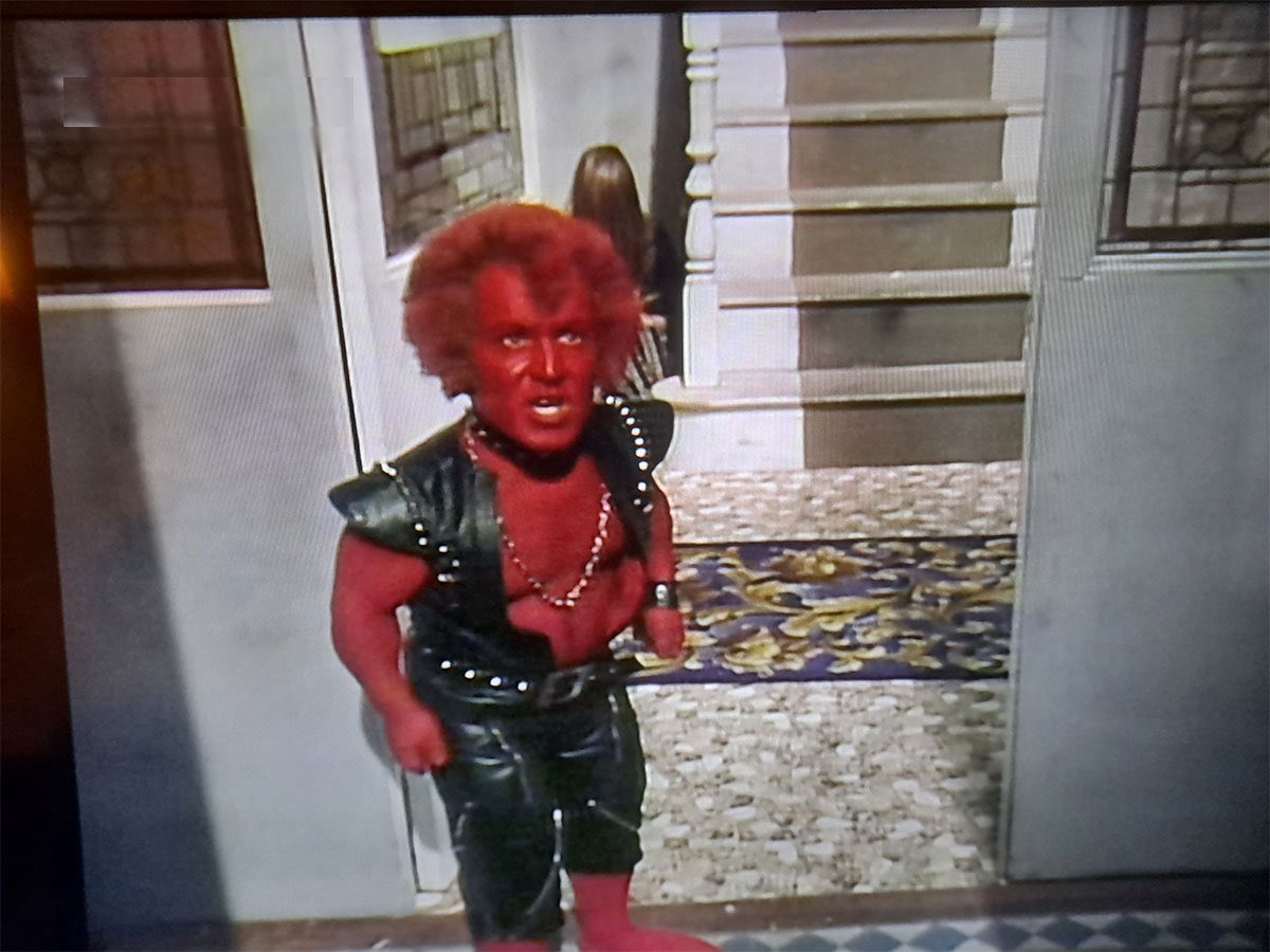 Talking Bottom tweet media