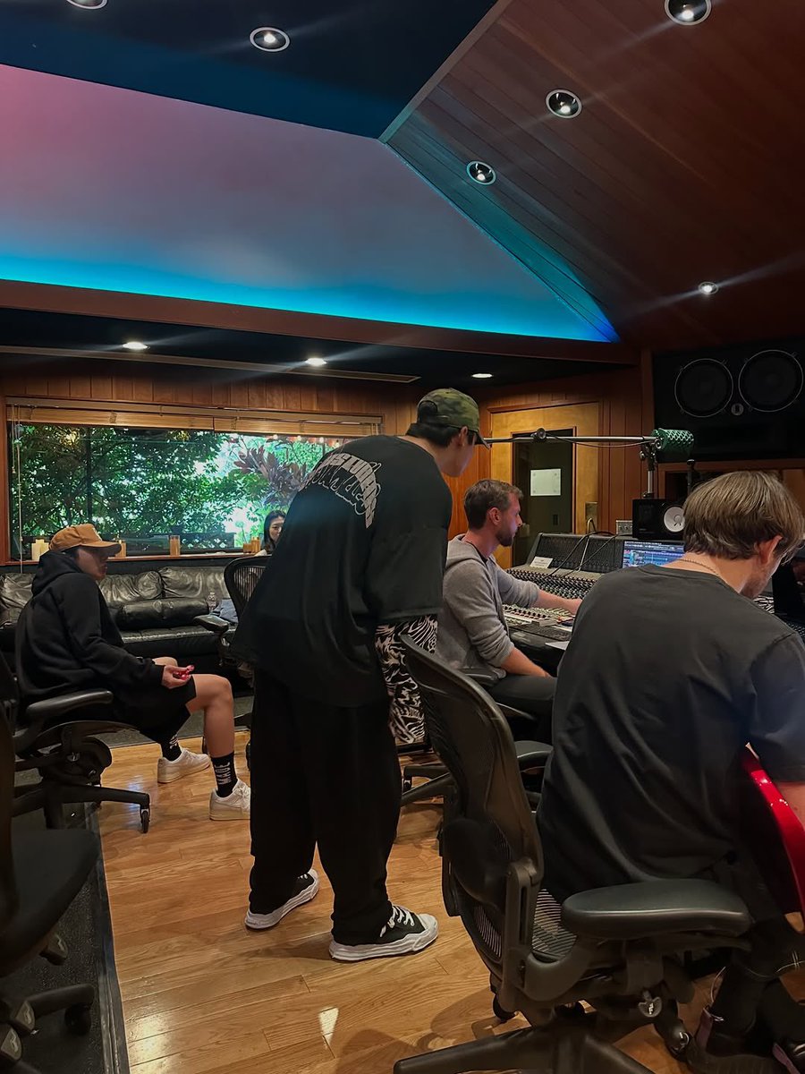 jungkook admirer tweet media