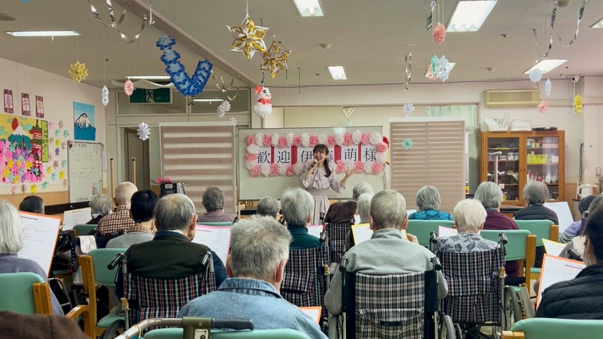 _moe_0727's tweet photo. 昨日は訪問ライブをさせて頂きました😊🎤
皆さんの笑顔がすごく嬉しかったです🍀

活動を始めて今回は10回目でした♪
これからも続けていきたいです🌸 https://t.co/aNz6j8RYZV