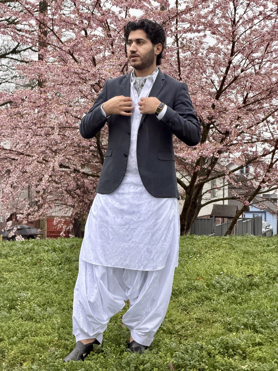 SangerGhani's tweet photo. اختر مبارک 🤍🌸 https://t.co/UlLM1qZNGy
