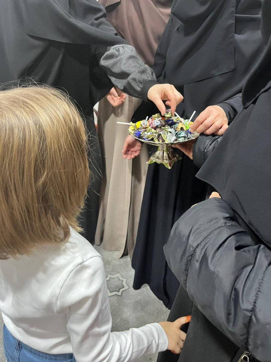 Bayramlaşma Programı ✨

Alparslan Kuytul Hocaefendi'nin bayram konuşmasını izledikten sonra kardeşlerimizle bayramlaştık.

Rabbimiz'den bizleri tüm ümmet coğrafyasında zulmün son bulduğu bayramlara kavuşturmasını niyaz ediyor, tüm halkımıza hayırlı bayramlar diliyoruz!
