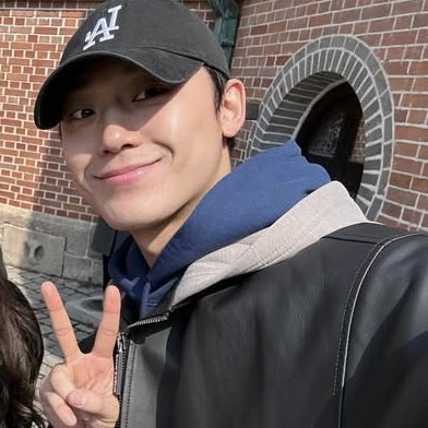 ⭑ tweet media
