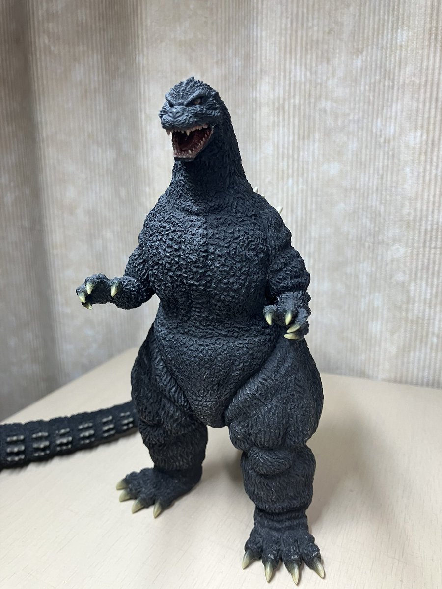 Givera0657's tweet photo. 酒井ゆうじ造形工房　@sakaiyuji_kobo 
ゴジラ1989 大阪進撃 ver.

完成しました〜

実はゴジラの全身キットを塗装したのはこれが初めて😀

レジンでしか感じる事の出来ないダイレクトな酒井さんの造形をこのサイズながら感じることができる素ﾝ晴らしいキットです。 https://t.co/NMdgG3Hs1J