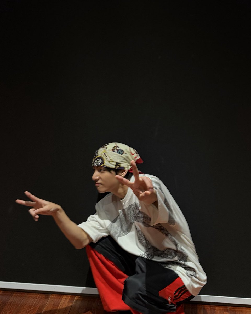 V Charts⚡️ tweet media