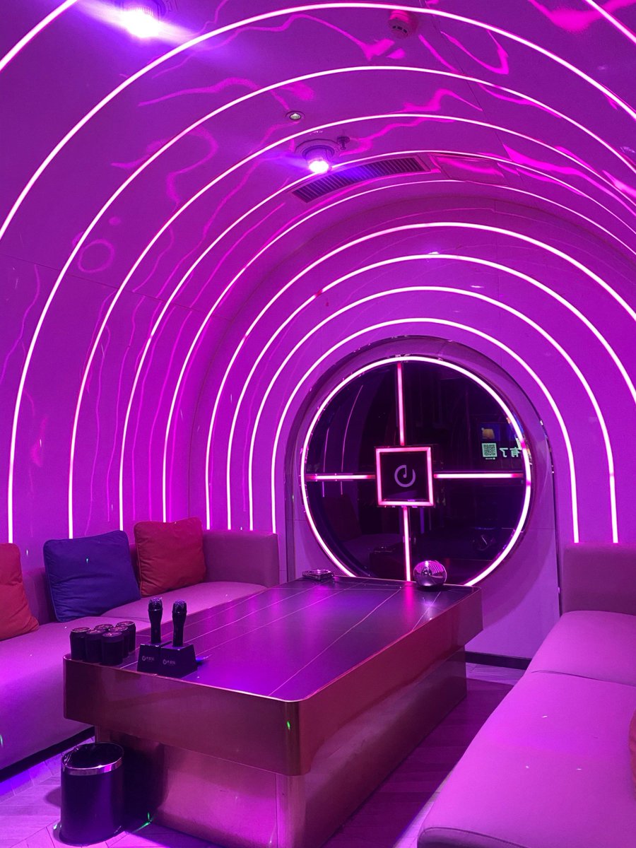 john claude van dame tweet media