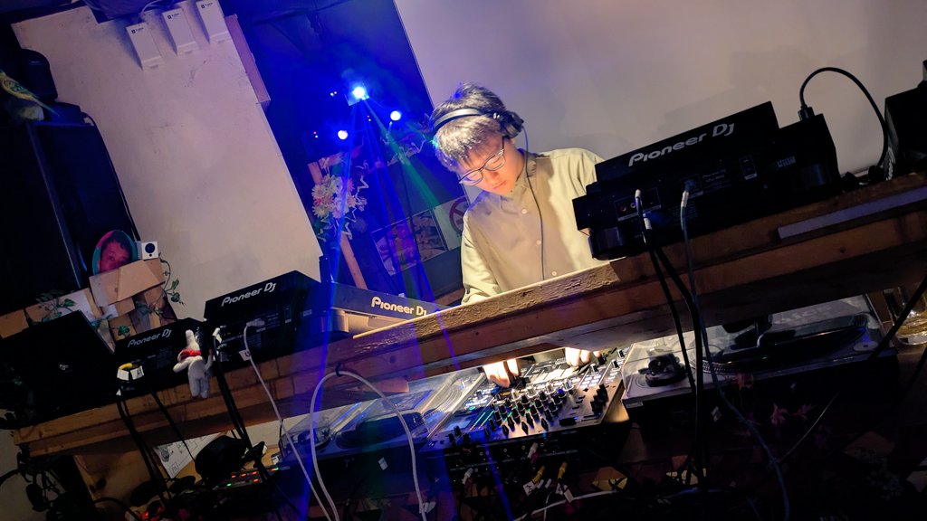 vocaprog's tweet photo. 4th DJ: @2bnsn
#ボカプロ https://t.co/WZ3cwGTYAY