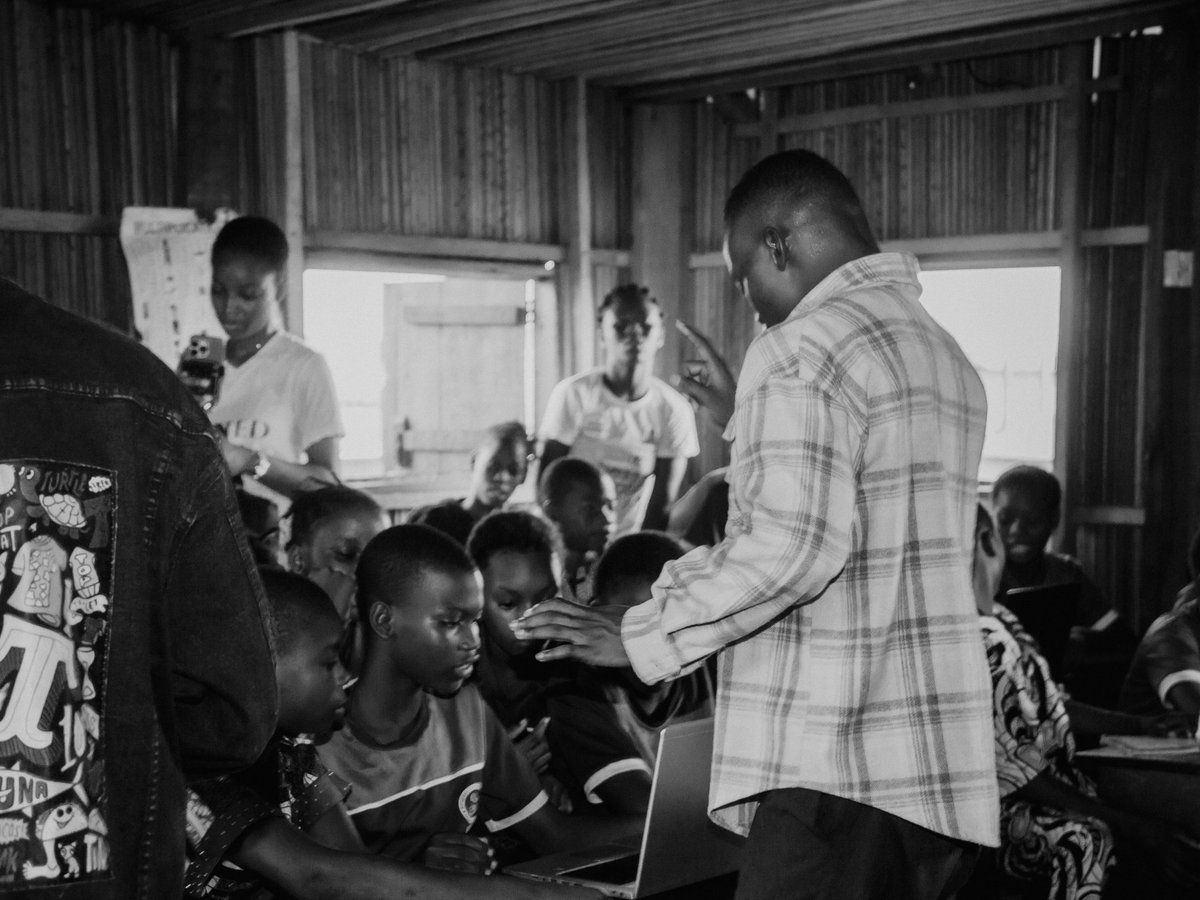 technow_global's tweet photo. Day 2 in Makoko.
Kids who had never touched a computer are now operating one.
That's digital literacy. That's quality education. That's what happens when you stop waiting for underserved communities to get access and just bring it to them.

📍 Makoko, Lagos x @AfrimindsInitiative https://t.co/XA7xqygFOc