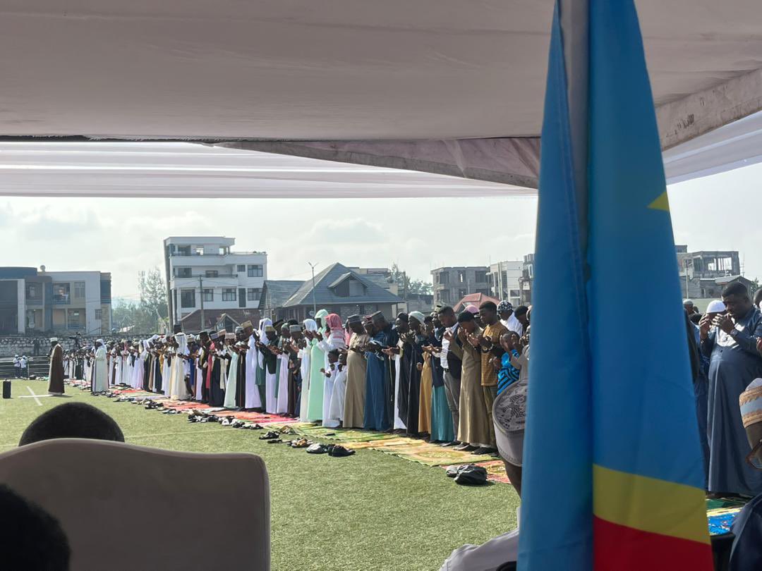 AshekAsha73077's tweet image. #Goma: Ce vendredi 20 mars 2026, À l'occasion de l'Aïd el-Fitr, célébrée au stade de l'Unité, le coordonnateur de l’AFC/M23 @Corneille Nangaa a appelé à la cohésion sociale et au vivre-ensemble. Devant les fidèles musulmans, il a salué les valeurs de discipline, de solidarité et