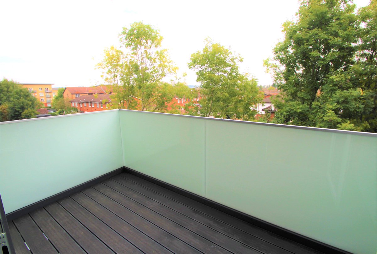 🏡 NEW INSTRUCTION | Millar House, Station Road, Borehamwood, WD6 | £1,500 PCM

Looking for a modern apartment moments from the station? This superb one double bedroom apartment is perfectly positioned directly opposite Elstree &amp; Borehamwood Thameslink (Zone 6)