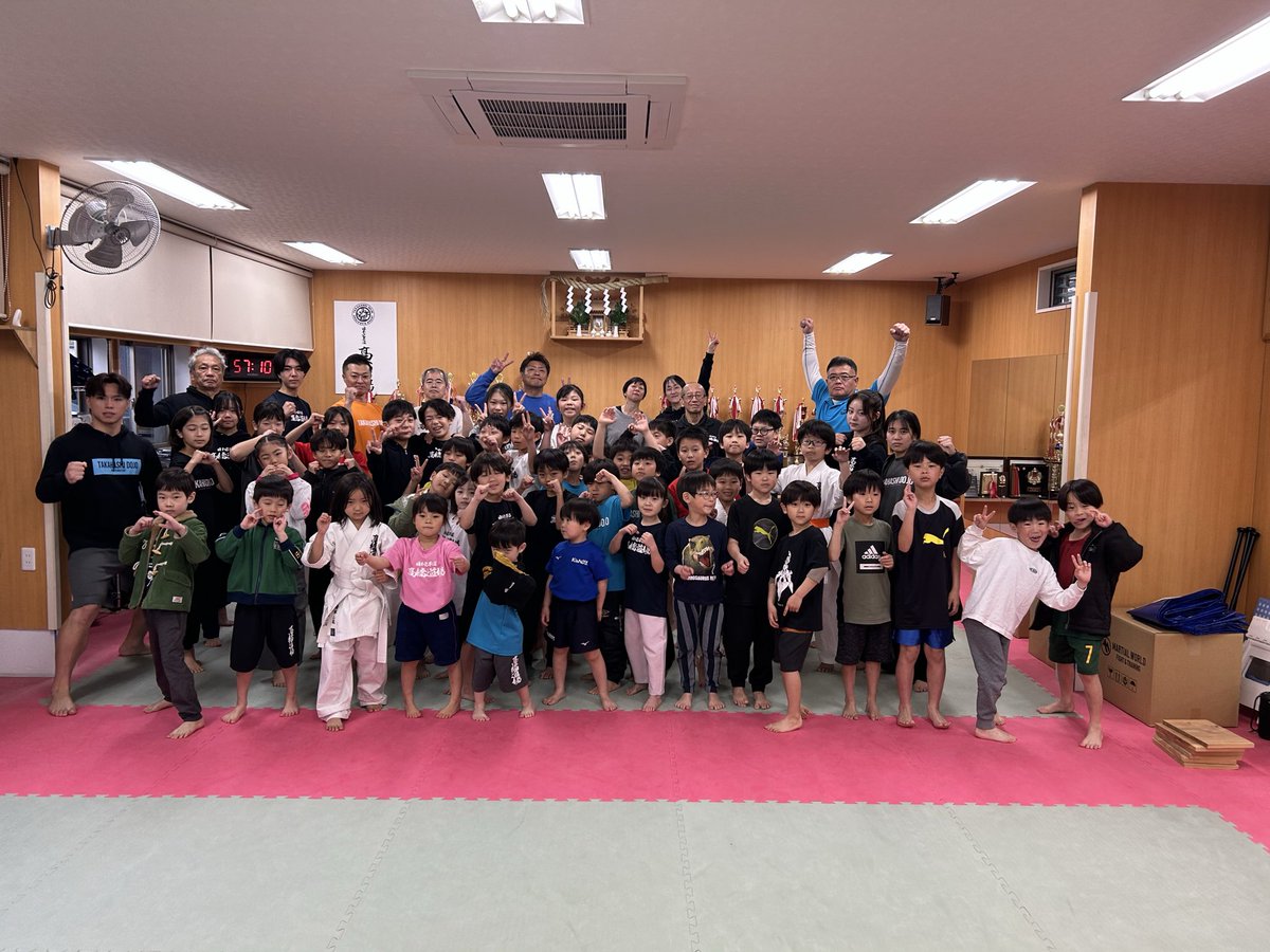 ◼️第3回 髙橋道場 演武発表会◼️

開催日／2026年3月20日(金・祝)
開催場所／練馬区立大泉中学校格技室
対象／幼年〜一般空手会員様
定員／幼年〜小学生40名

［目的］
日々の稽古の成果をご家族、ご親戚、ご友人の皆様の前で披露し、成長過程をご覧いただくことを目的としております。