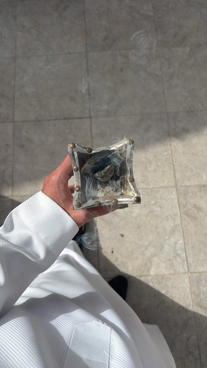 مخرج طوارئ tweet media