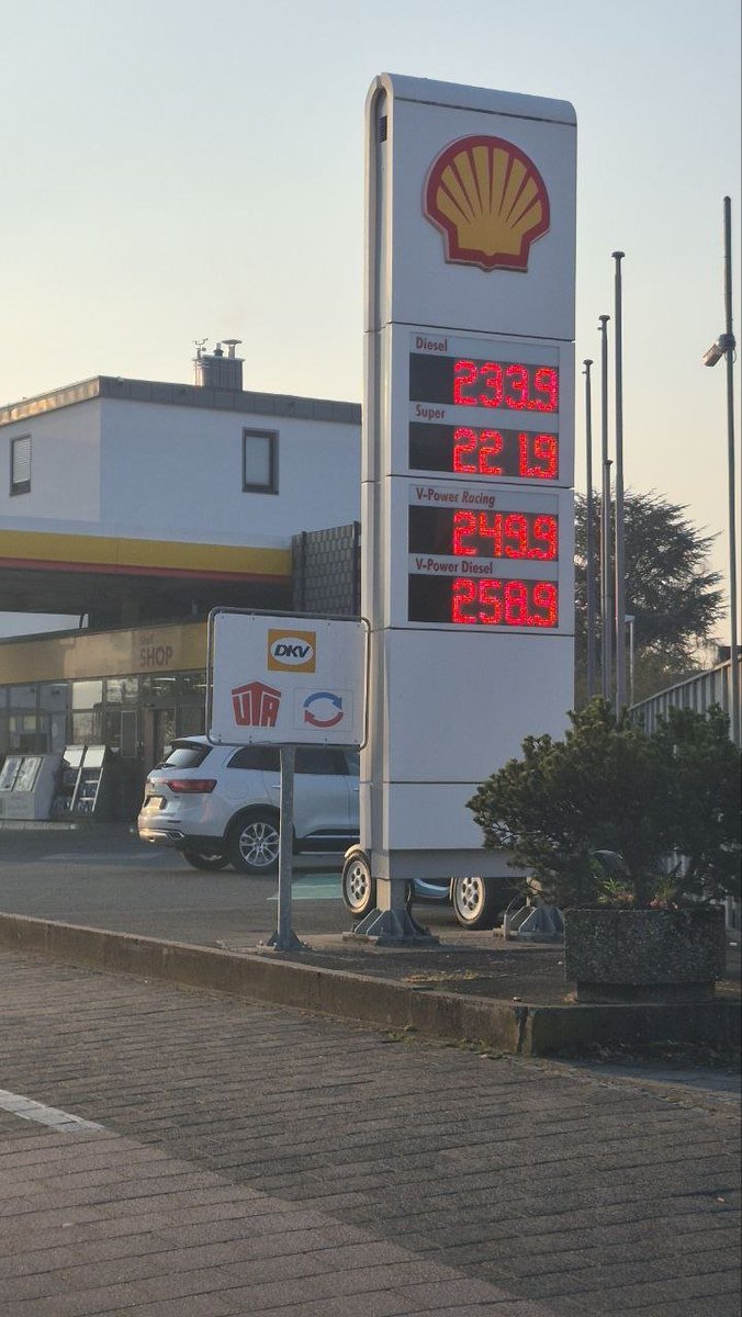 Emanuel Boeminghaus tweet media