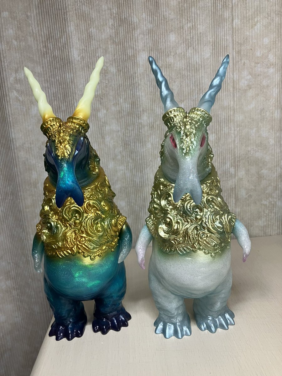 Givera0657's tweet photo. こちらはワンフェス後、通販にて購入した
オリジン　アビス　
原型：植田明志　氏(@aki_shi_ )

オリジンギャラクシーでオリジナルソフビにもハマりだしソフビが徐々に増殖中…。

オリジンのクリアキットとか出ないならアビスをカスタムしちゃおうか悩み中😵‍💫 https://t.co/h00fvck474