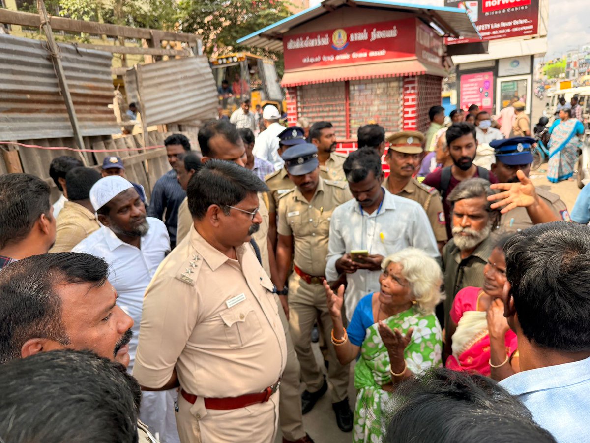 TheBluePen25's tweet image. Almost 25-30 #Dalit families residing at Malligacheri, Villivakkam #Chennai have been forced to be evicted by the DMK government . The people have been residing here over 6 generations for almost a century and they have been asked to vacate according to a case filed by a Marwari