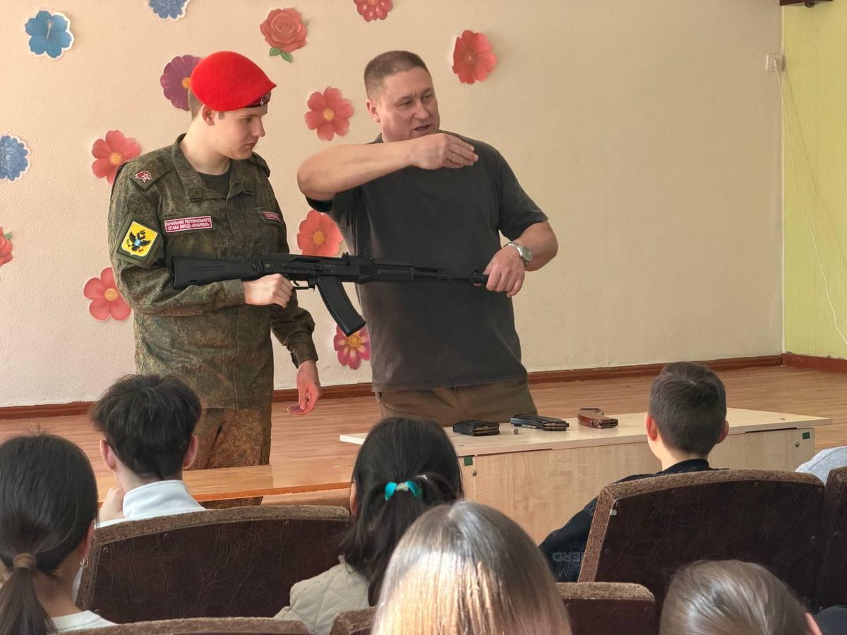 Yellow Ribbon tweet media