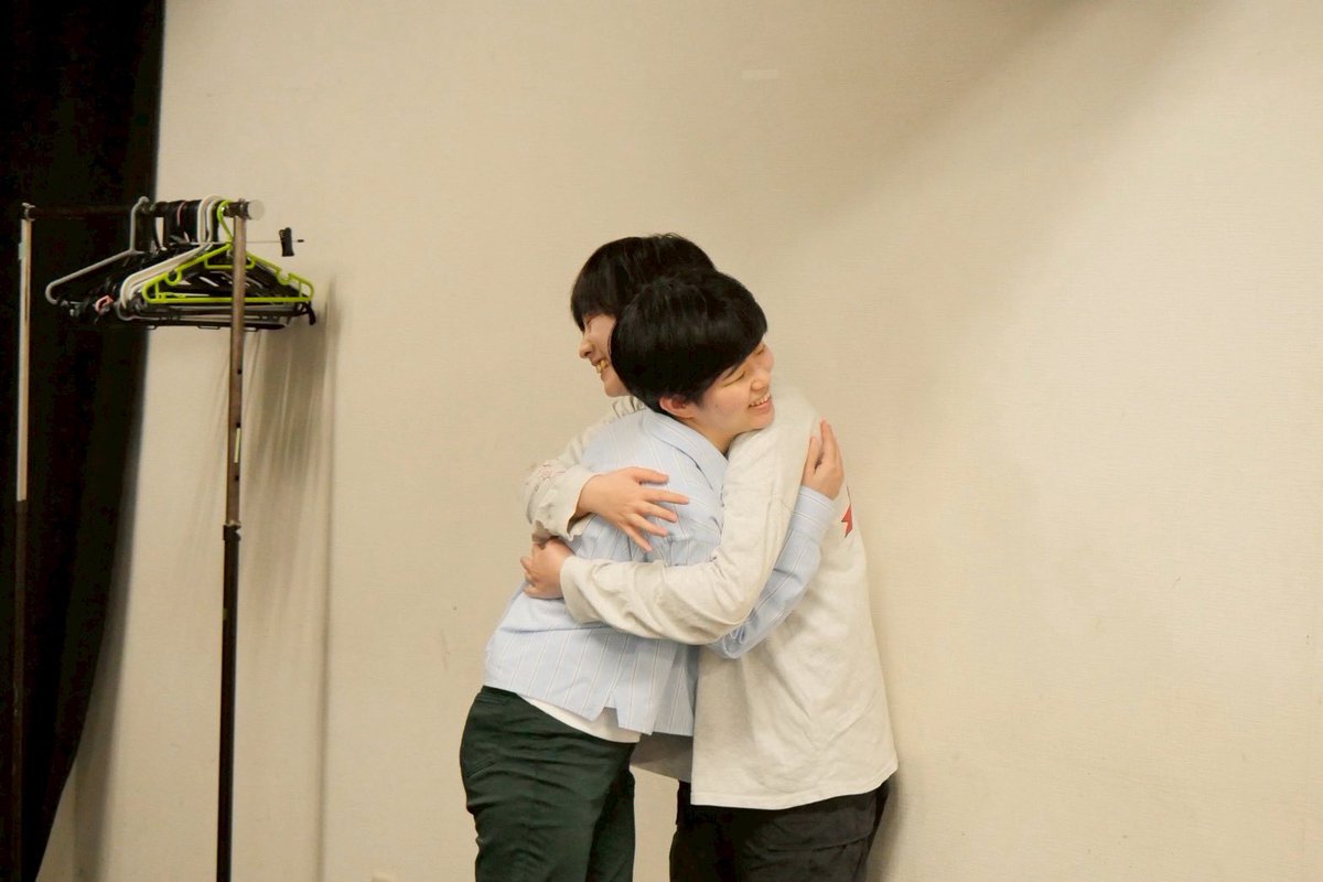 PlayeroshoX's tweet photo. #演劇無料塾 ADWS 2日目
自身のパフォーマンスの邪魔をするのはいつも自分。
「こうしなきゃ」「こうしちゃダメ」を手放すことで自由に生き生きとなっていく。
演技は本当はシンプルなはずなのに、自分で難しくしてしまう。それをやめさせていきたい。 https://t.co/23kOCyTcja