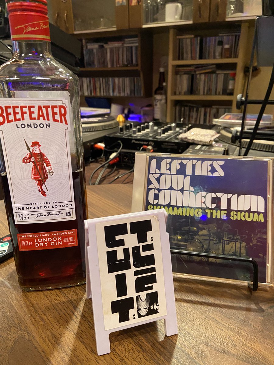 今日のドリル

本日の営業時間17:00〜23:00

家族でクレヨンしんちゃん新婚旅行ハリケーンを観ました。
マッドマックス ネタをかましてて最高にご機嫌な映画でございました。

ドリルレコードオープンです。