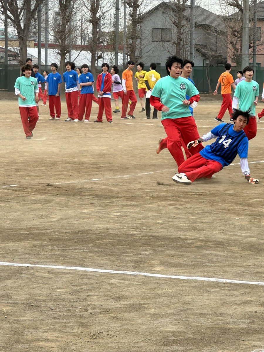 tigusahs's tweet photo. 1・2学年球技大会　🦁獅子奮迅
学年最後の球技大会　サッカー⚽️バレー🏐ドッジボール🏀で熱戦を繰り広げました。クラスTシャツがグラウンドを彩り、クラスを超えた応援📣と連携が光りました。勝敗を超えて支え合う姿や全力で取り組む様子から１年の成長と絆が感じられる充実した締めくくりとなりました https://t.co/xlQbyGKGG8