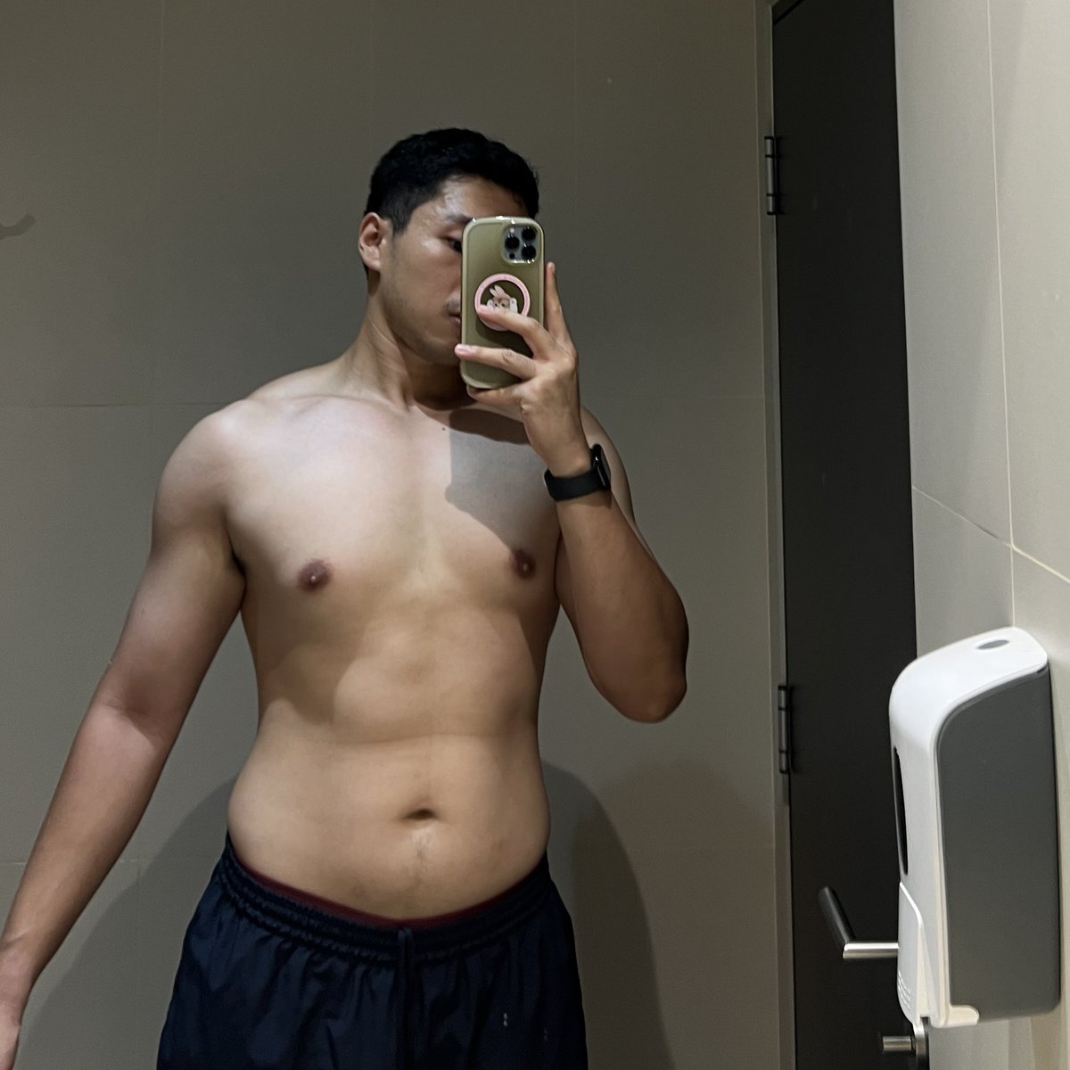 อาทอาท tweet media