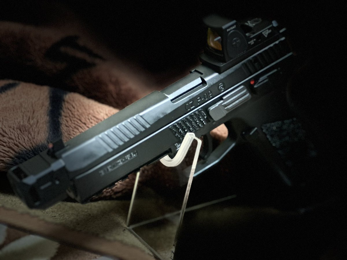 nekonabestation's tweet image. こんな画像加工出来るとは…

#CZ #shadow2 #P09 #carbon8 #カーボネイト