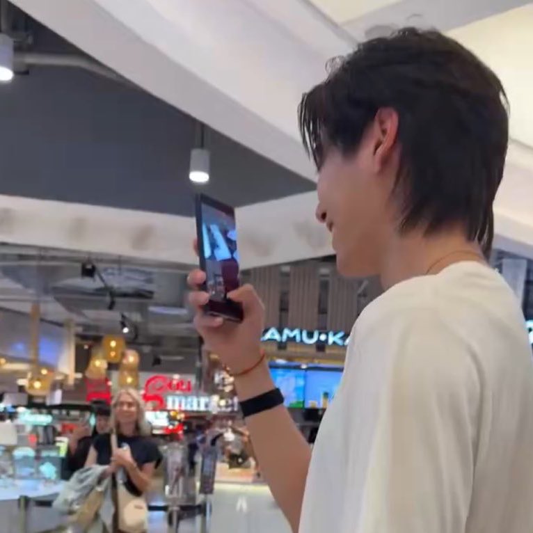 อิจฉานะเนี่ย อยากทำงานกับแฟนบ้าง คงมีความสุขสดใสยิ้มหวานแก้มกลมแบบนี้เลย