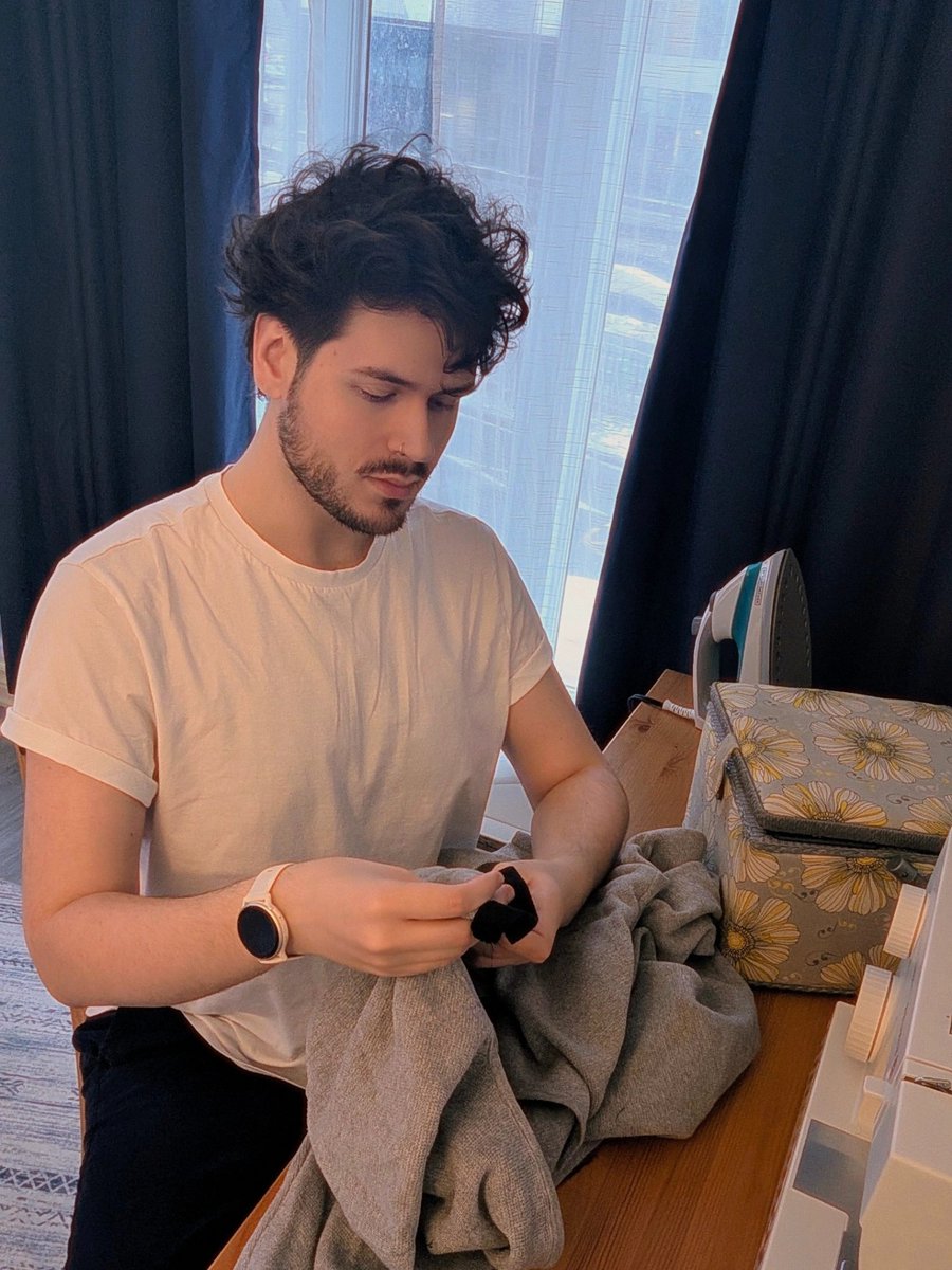 sorokoTTV's tweet image. Finally getting around to those sewing projects I've been talking about. It’s a lot harder than digital art, but there’s something nice about actually holding what you’re making. Progress is slow, but it’s happening🧵

​#sewingproject #digitalartist #creativejourney #nocturnal