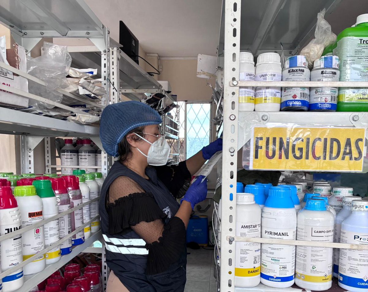 AgrocalidadZ4's tweet photo. #SantoDomingo | Realizamos inspecciones técnicas en centros de comercialización de insumos agropecuarios, con el objetivo de verificar el cumplimiento de la normativa vigente, garantizando la calidad de los productos y contribuyendo a una producción segura y eficiente. https://t.co/vVoxQydQDd