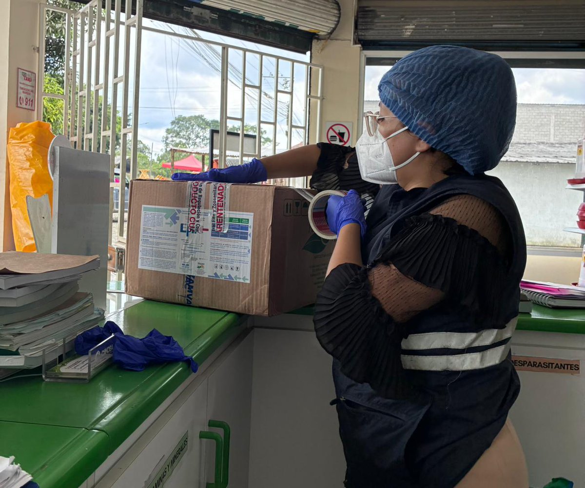 AgrocalidadZ4's tweet photo. #SantoDomingo | Realizamos inspecciones técnicas en centros de comercialización de insumos agropecuarios, con el objetivo de verificar el cumplimiento de la normativa vigente, garantizando la calidad de los productos y contribuyendo a una producción segura y eficiente. https://t.co/vVoxQydQDd