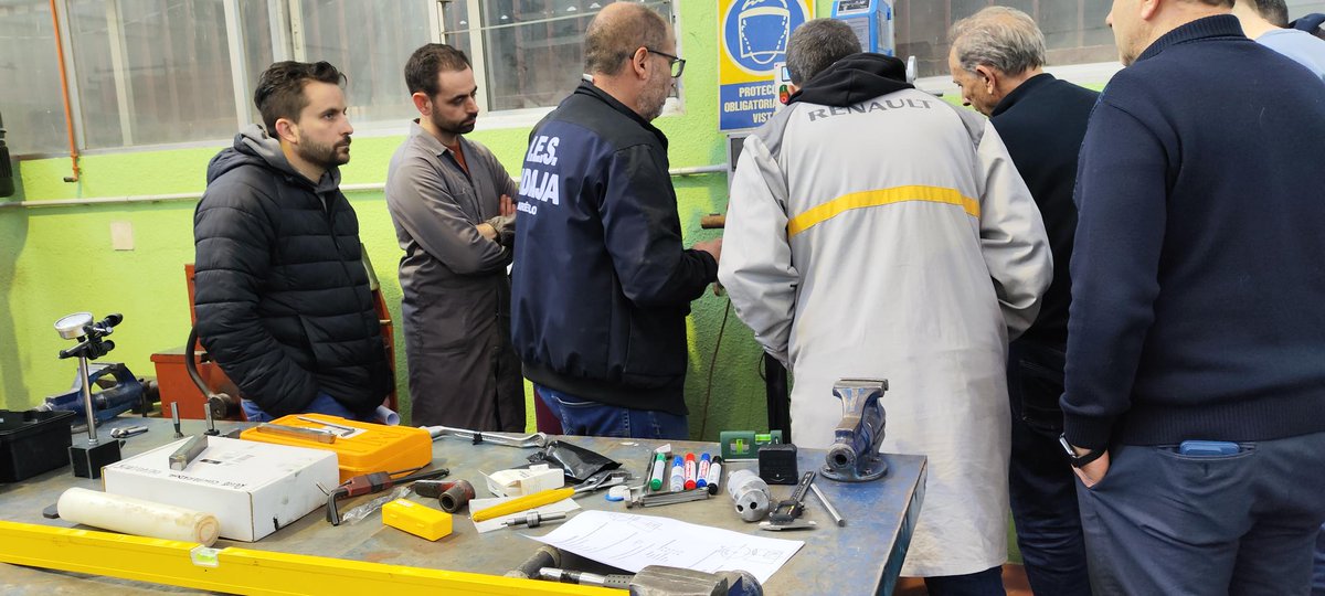 IES ADAJA tweet media