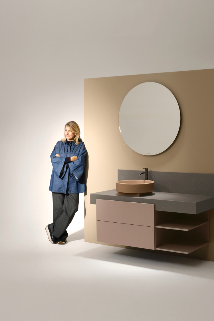 ZonvakMagazine's tweet photo. Vandaag in ZVM•: Balcoon van Patricia Urquiola voor Duravit bekroond: Badkamerserie Balcoon van Patricia Urquiola en Duravit bekroond als ‘Winner’ bij de German Design Award 2025 in de categorie ‘Excellent Product Design, Bath and Wellness’. Nauwkeurige… https://t.co/iIXUuQrAoY https://t.co/8FfJ3urF3d