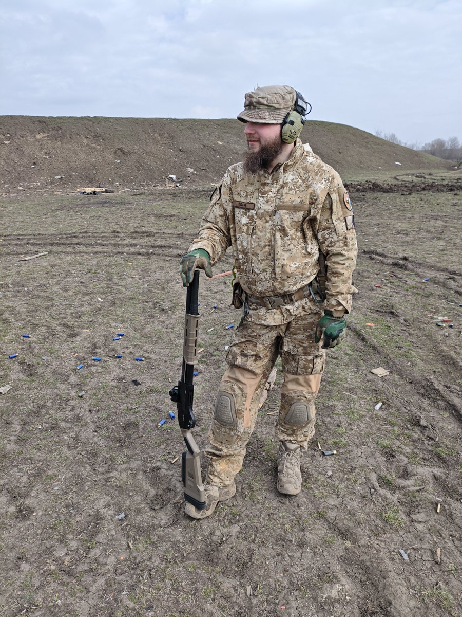 Тактікульний медик tweet media