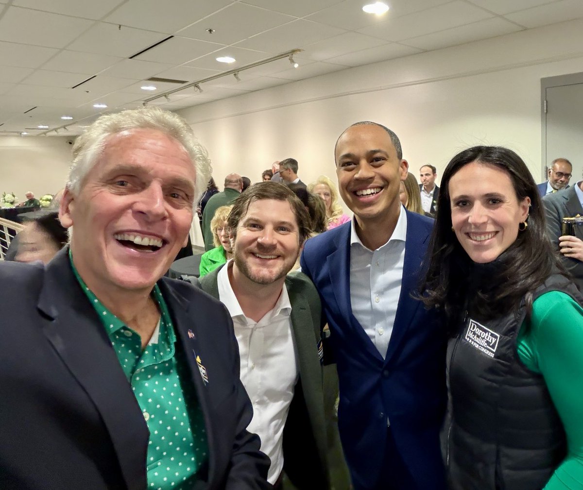 Terry McAuliffe tweet media