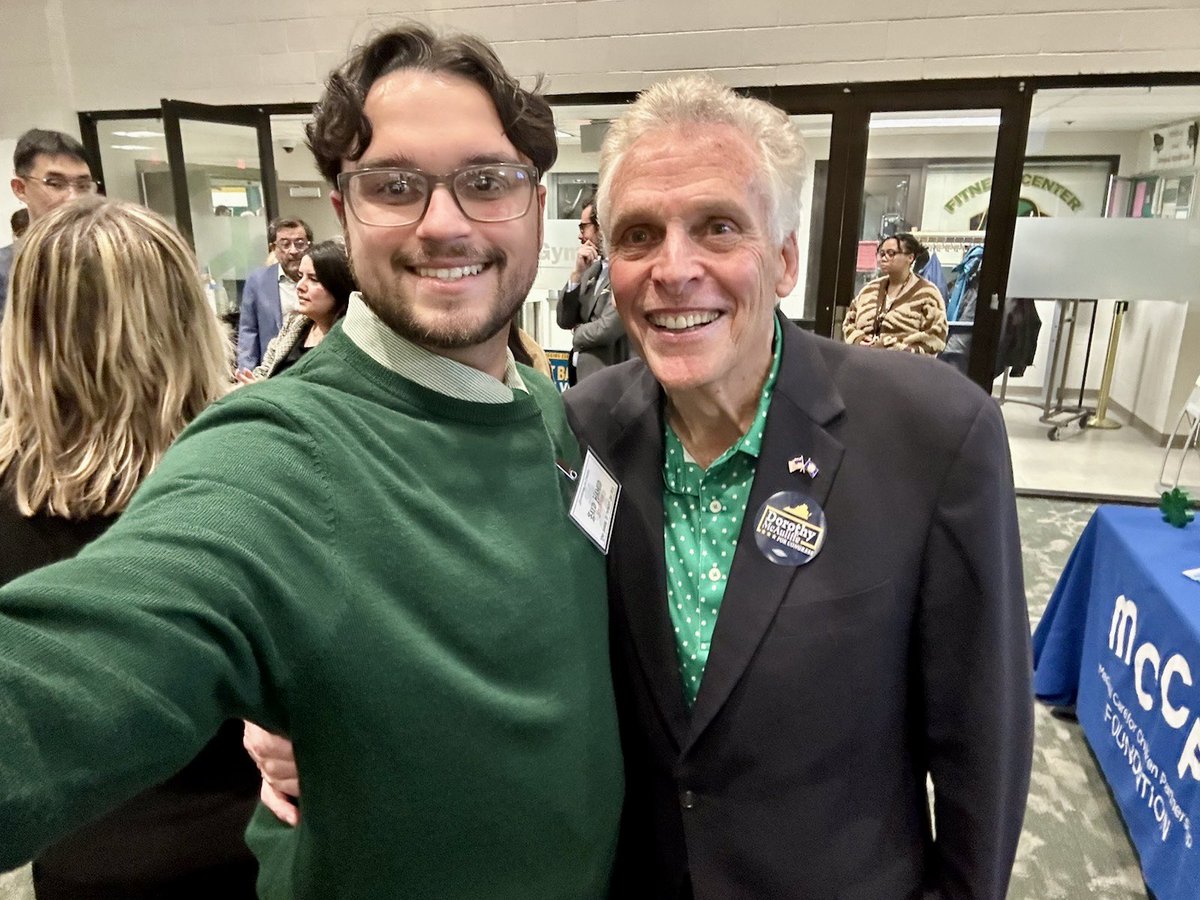 Terry McAuliffe tweet media