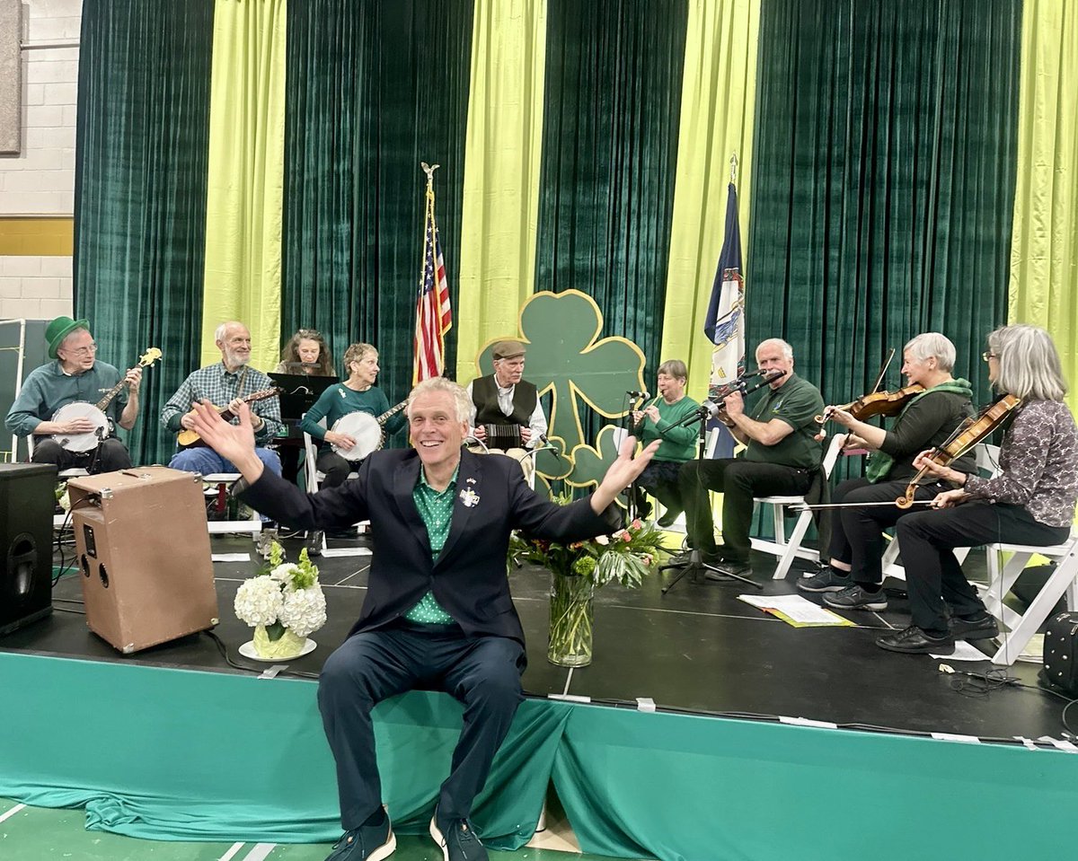 Terry McAuliffe tweet media