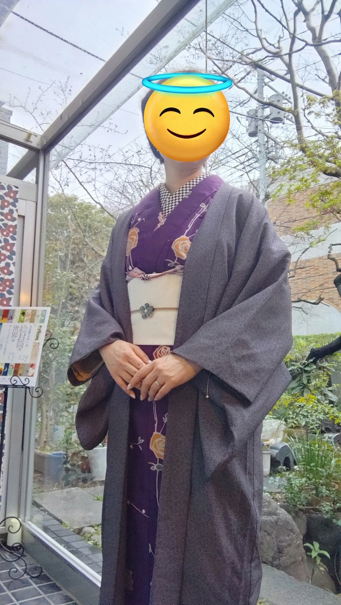 sei_kimono's tweet photo. 今日着ました　弥生美術館の女袴の展示へ行ったので大正浪漫風のちょい派手めな着物にしました　時期的に桜の帯留めでしょう！と思ったんだけど薔薇とぶつかったな…とやや反省　でも寒すぎずちょうどよかったです https://t.co/HexRdcH98f