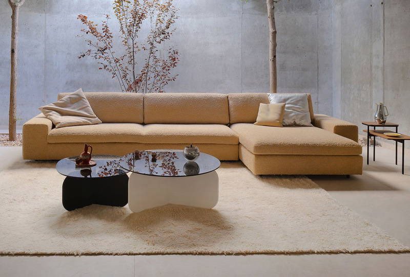 Lomuarredi's tweet image. La Isla table by Sancal is characterized by the curved lines and the elegant fumé glass top which give a touch of exclusivity to the environment.
#moderndesign #livingroom #laisla #furnitureinspiration #furnitureonline #furniture #lomuarredi #ONLINESHOP