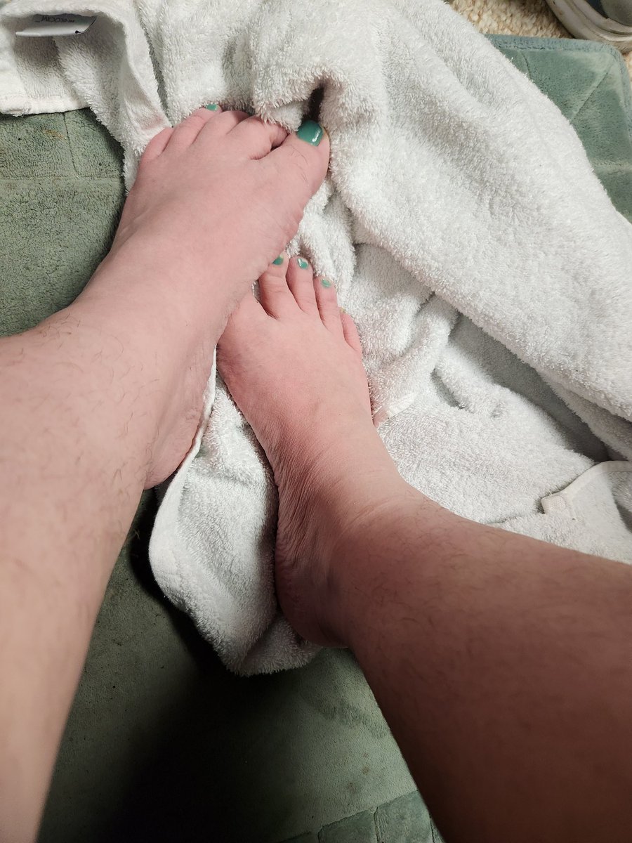 kitten23469's tweet photo. Come dry my feet 🥵
#feetworshi̇p #footfetısh #footseller https://t.co/6rninvr78w