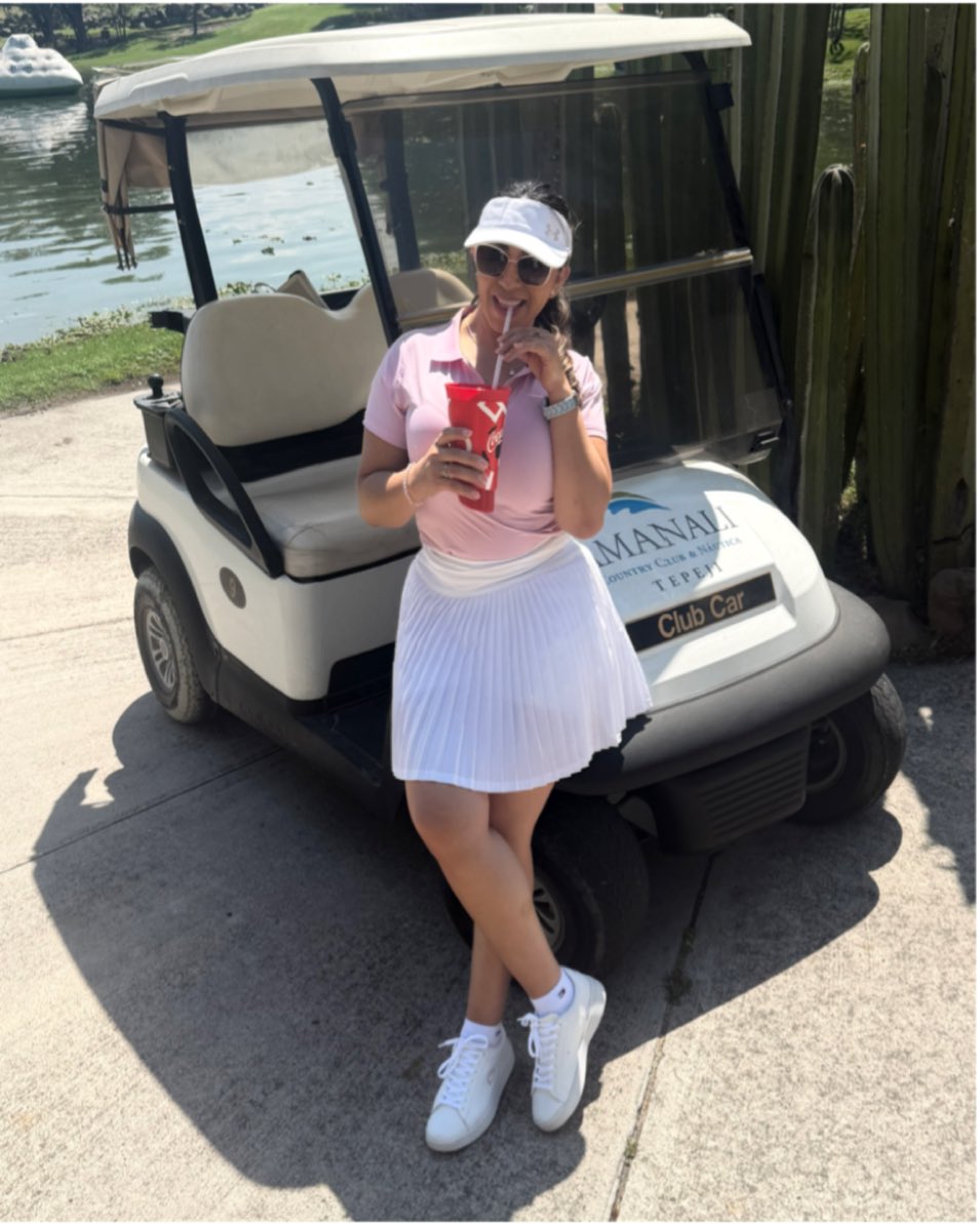 adrysosa's tweet photo. Aprendiendo un nuevo deporte 🏌🏻‍♀️
 #golf #amanali #golfgirl https://t.co/ZLBAJOXiio