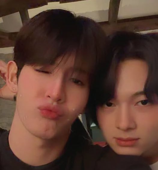 “ฉันสวยมั้ย”
“นิดหน่อย”