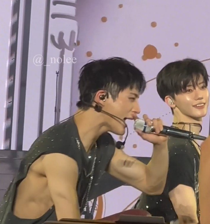 puppies for sale. $150 each and $200 for the little gay one‼️